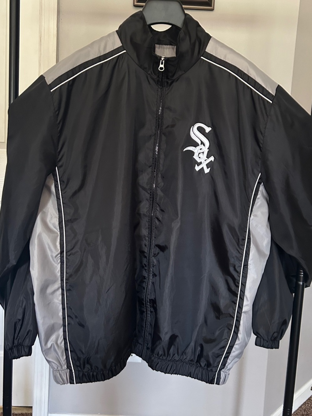 Chicago White Sox Men's Black & Gray Windbreaker Jacket